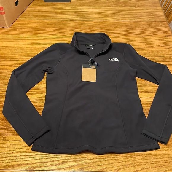 The North Face Jackets & Blazers - The north face 100wt glcr Qz women pullover 1/4 zip